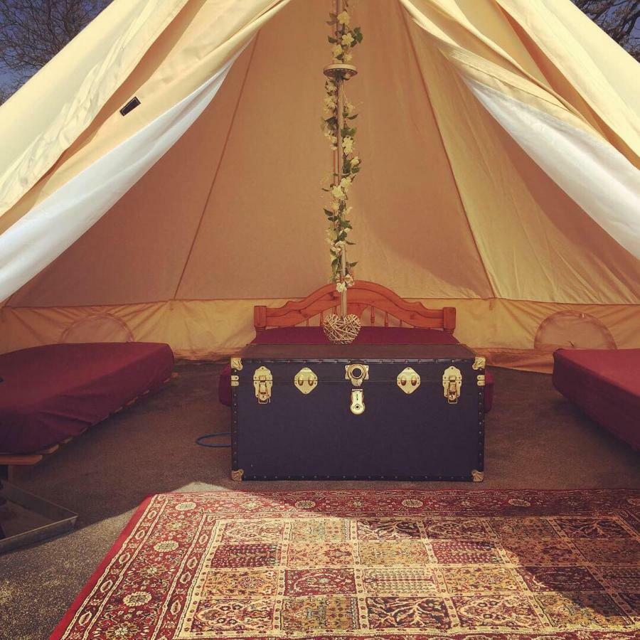 Campismo de Luxo Bell Tent Glamping At Royal Victoria Country Park